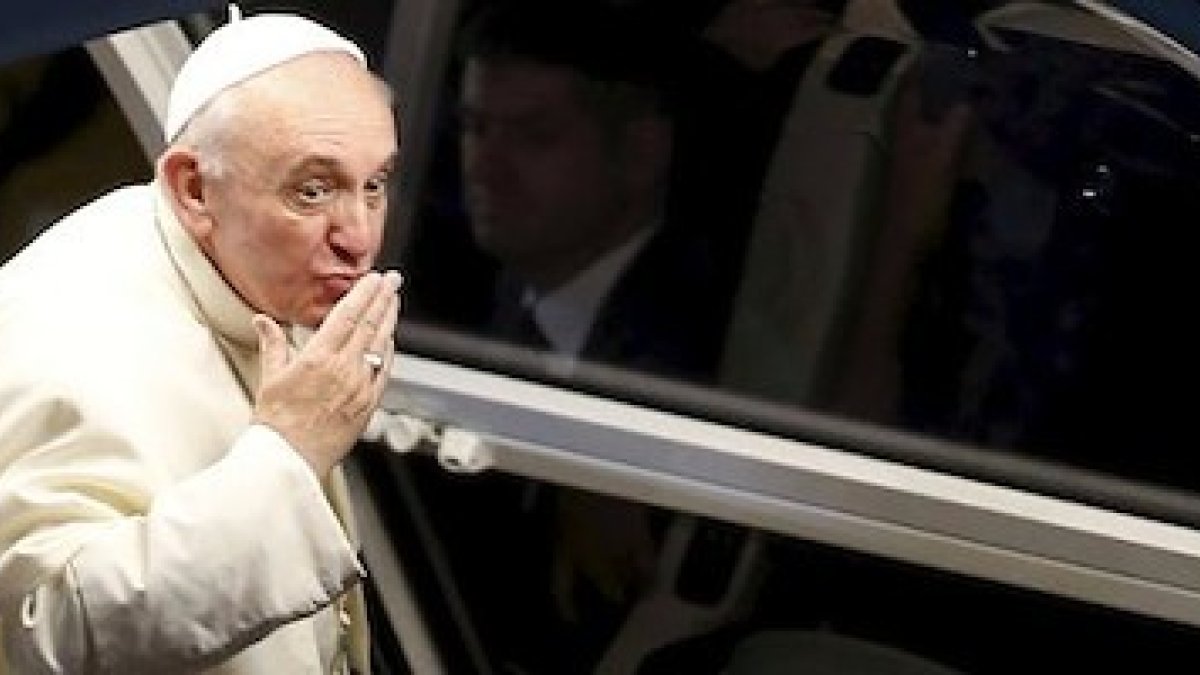 Nadie se va sin un gesto de cariño del Papa.