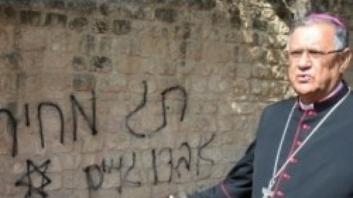 El Patriarca latino, Fuad Twal, señala las pintadas racistas en el monasterio de Deir Jamal
