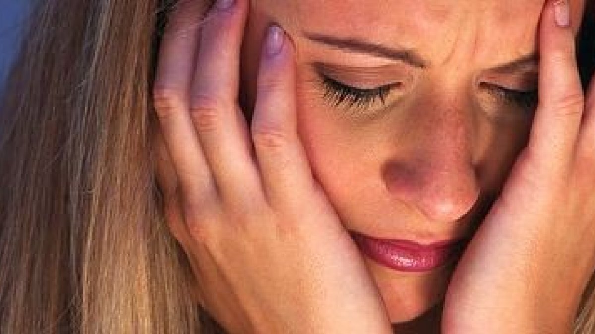 Mujer triste y desolada