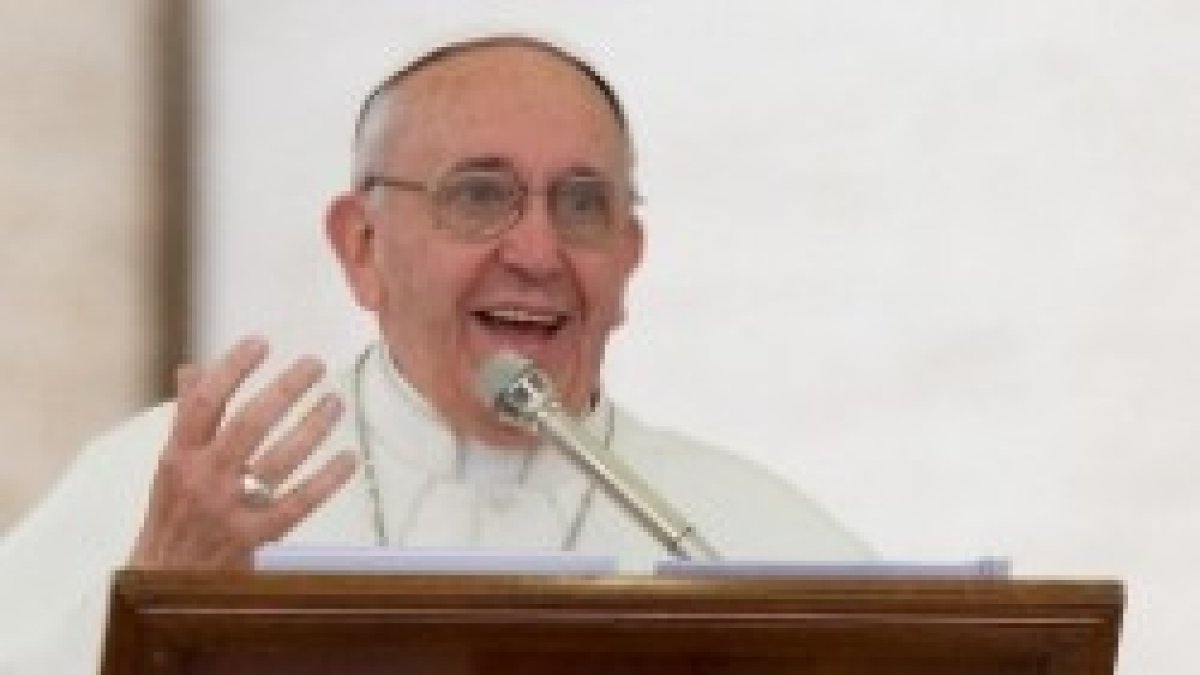 El Papa Francisco pide que todos los cristianos -no sólo los carismáticos- hagan oración de alabanza