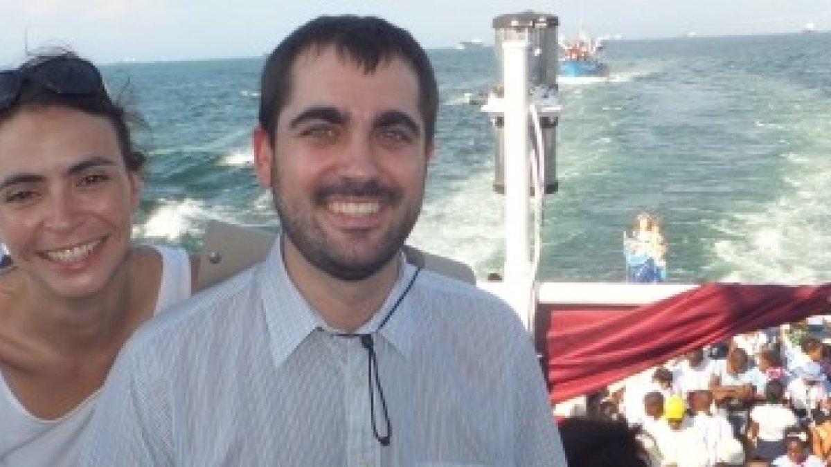 Noemí y Jesús son un matrimonio misionero que navega por la vida con la brújula de Dios