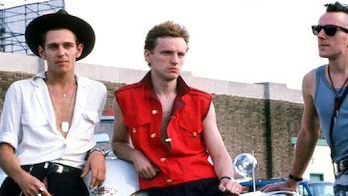 Inconfundible estética ochentera de The Clash: Terry Chimes es el tercero por la izquierda.