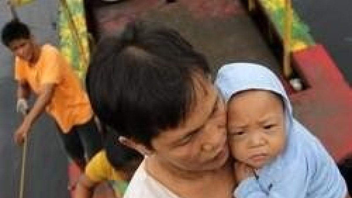 Tres damnificados por el tifón Haiyan