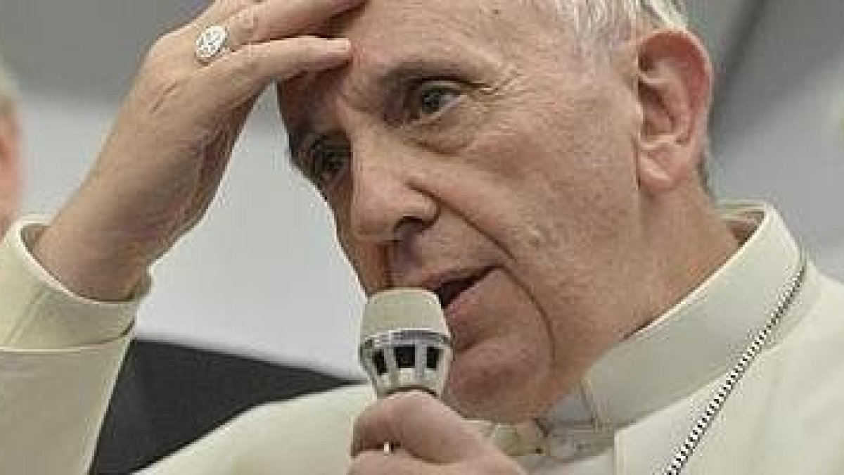 El Papa Francisco en el avión respondió con libertad a preguntas no pactadas