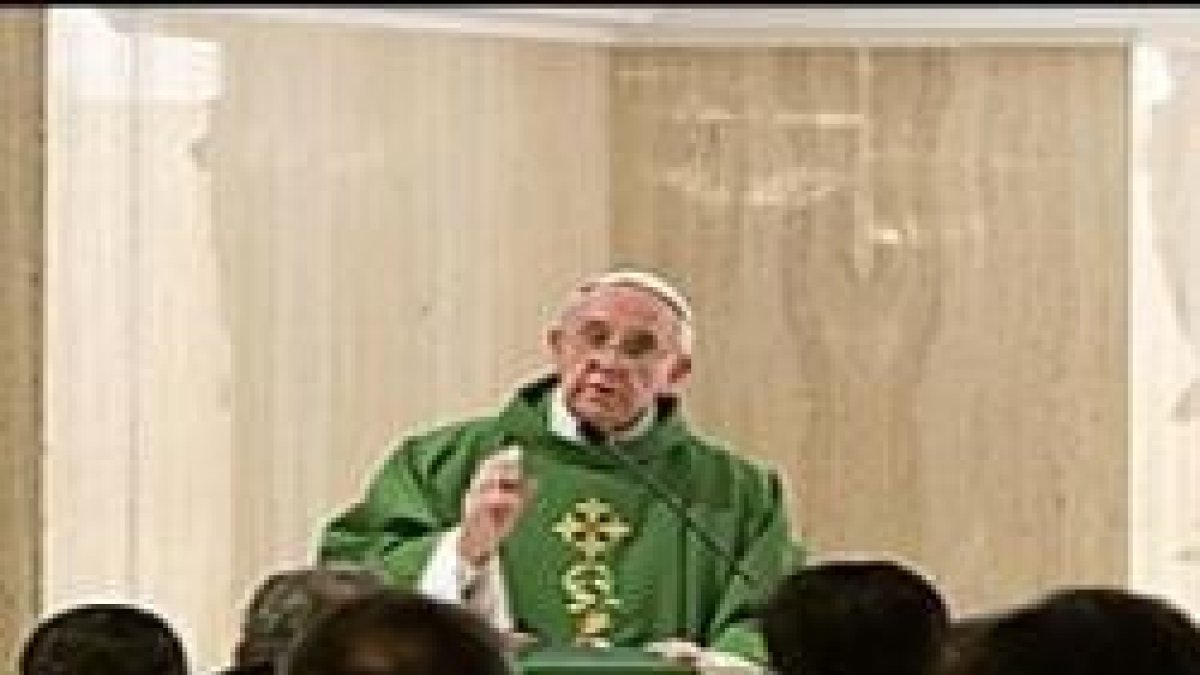 El Papa explicó que el amor cristiano se concreta más en obras que en palabras