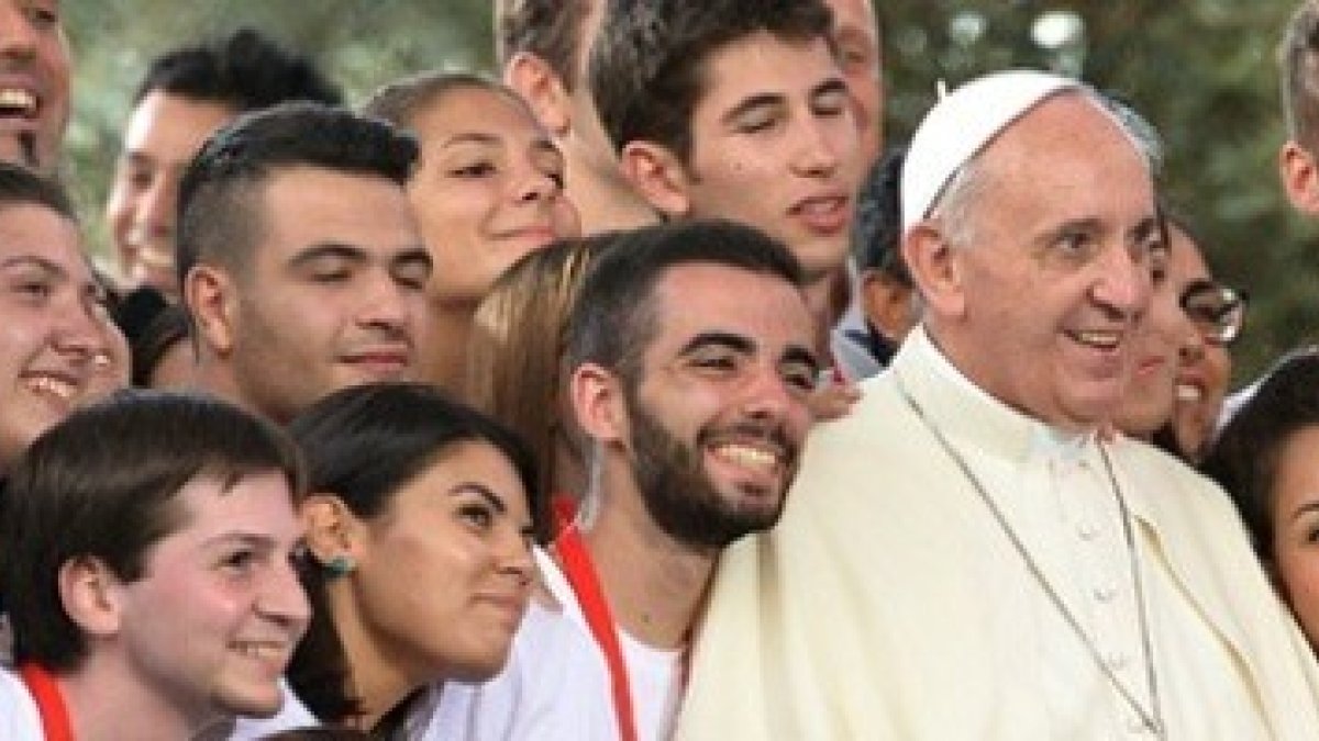 Un signo de cercanía de Francisco es que resulta muy fácil fotografiarse a su lado informalmente