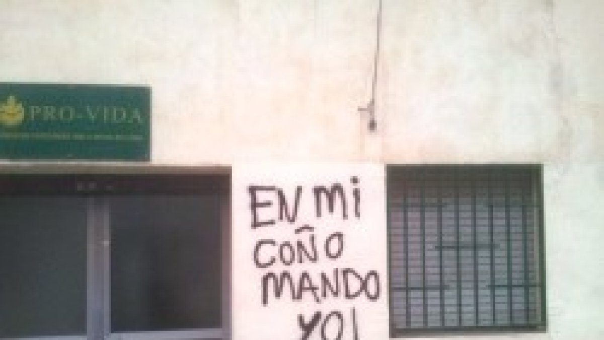 Así amaneció la sede de Provida Castellón, donde cada año ayudan a cientos de mujeres y niños