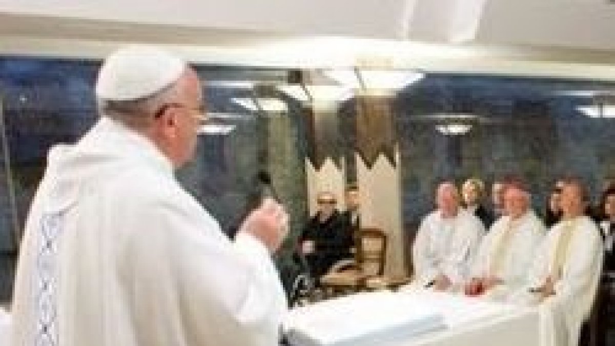 El Papa Francisco pide mantener firme la fe recibida por la Tradición