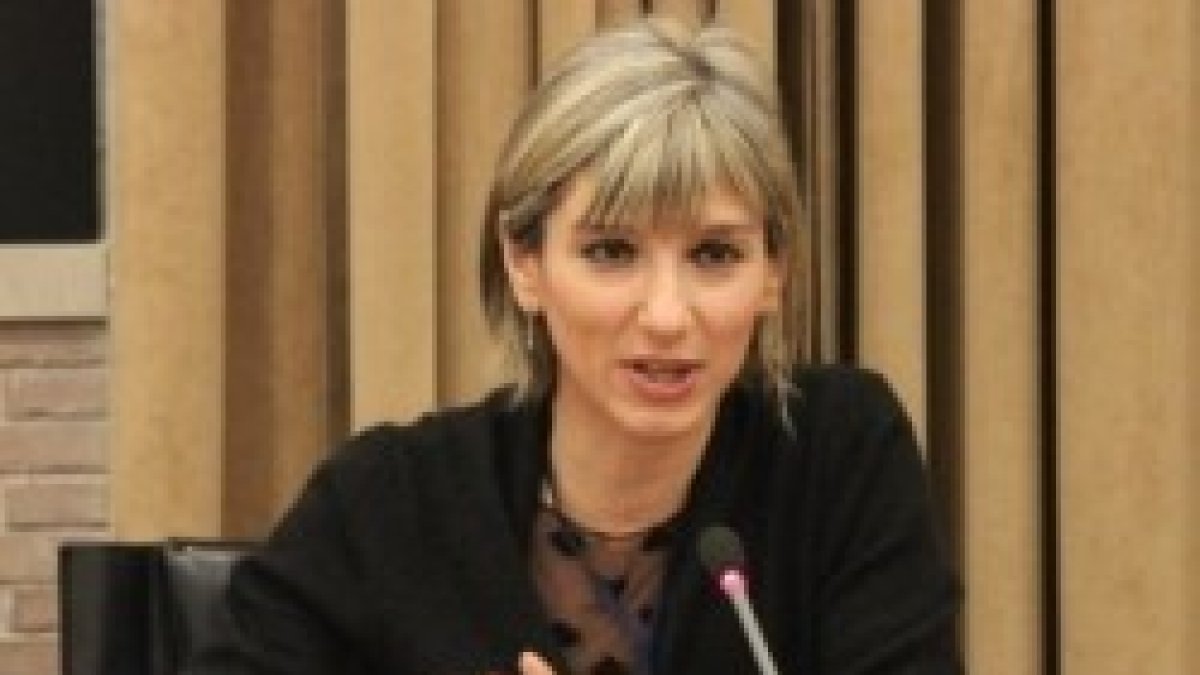 Costanza Miriano, la autora del libro, agradece al periodista que haya leído el libro para escribir sobre él