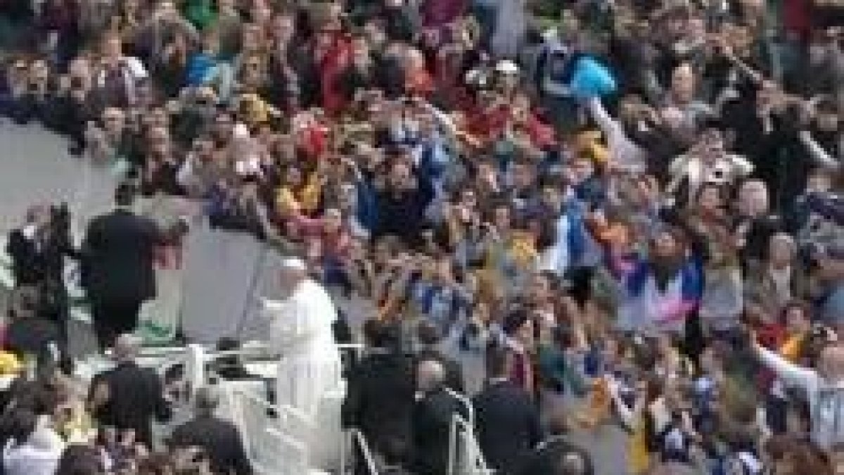 El Papa Francisco pidió a los peregrinos generosidad con los que sufren en Siria y Filipinas