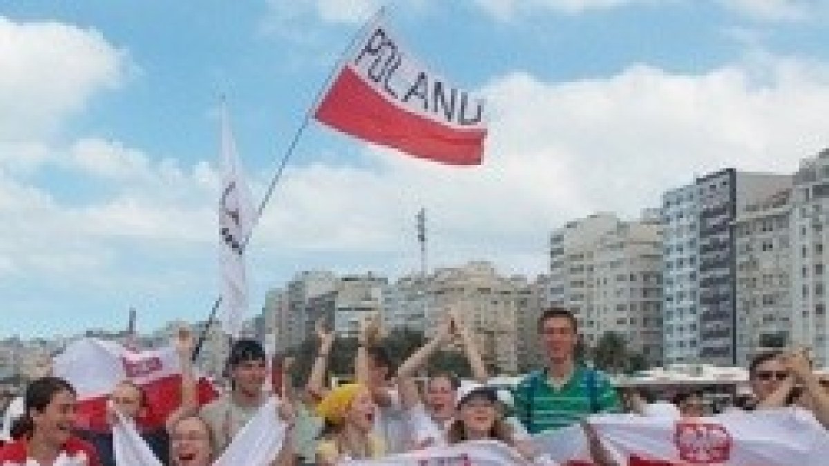 Jóvenes polacos en la JMJ de Rio celebran que la siguiente JMJ es en Varsovia