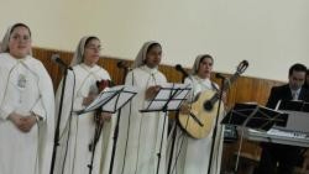 Las Hermanas Trovadoras son jóvenes y usan la música para acercar a Dios