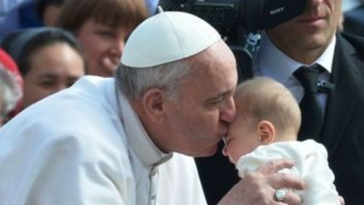 El Papa Francisco pide defender a los más débiles, especialmente a los niños