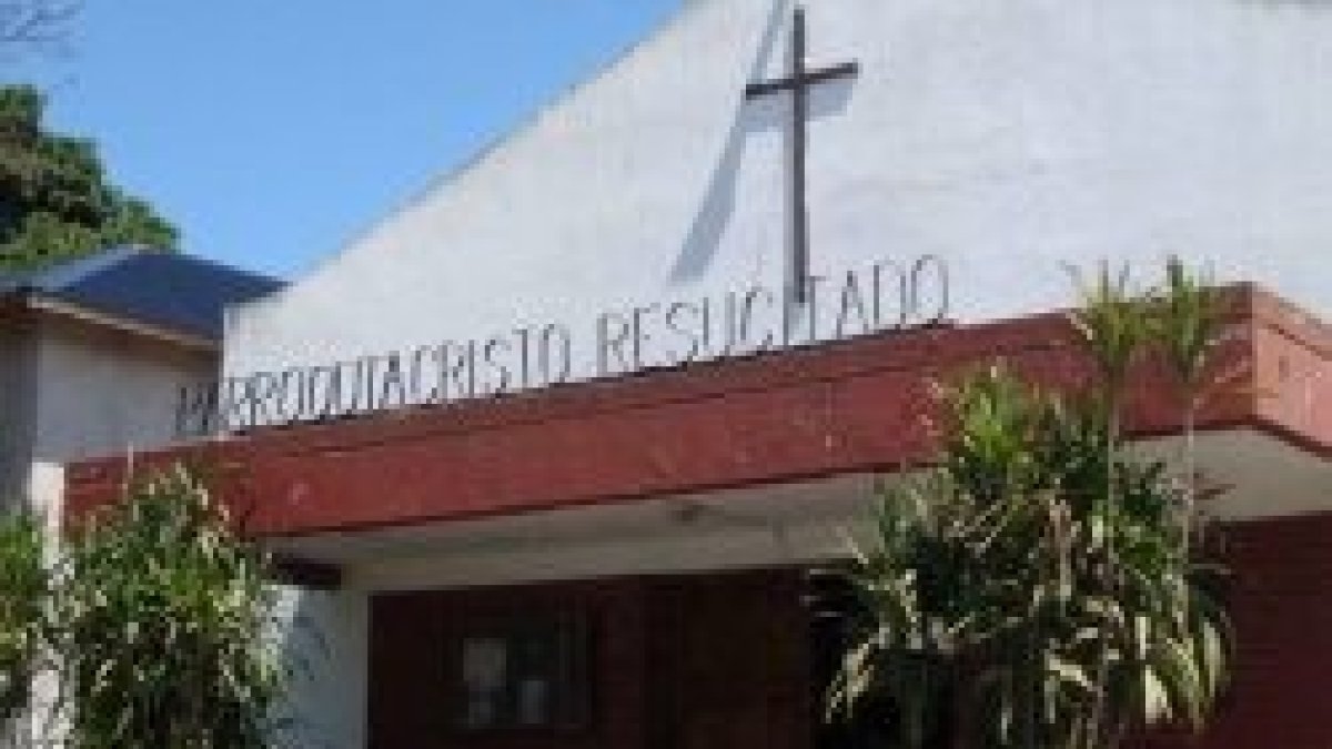 La humilde parroquia de Cristo Resucitado que pastorea el padre Ochoa
