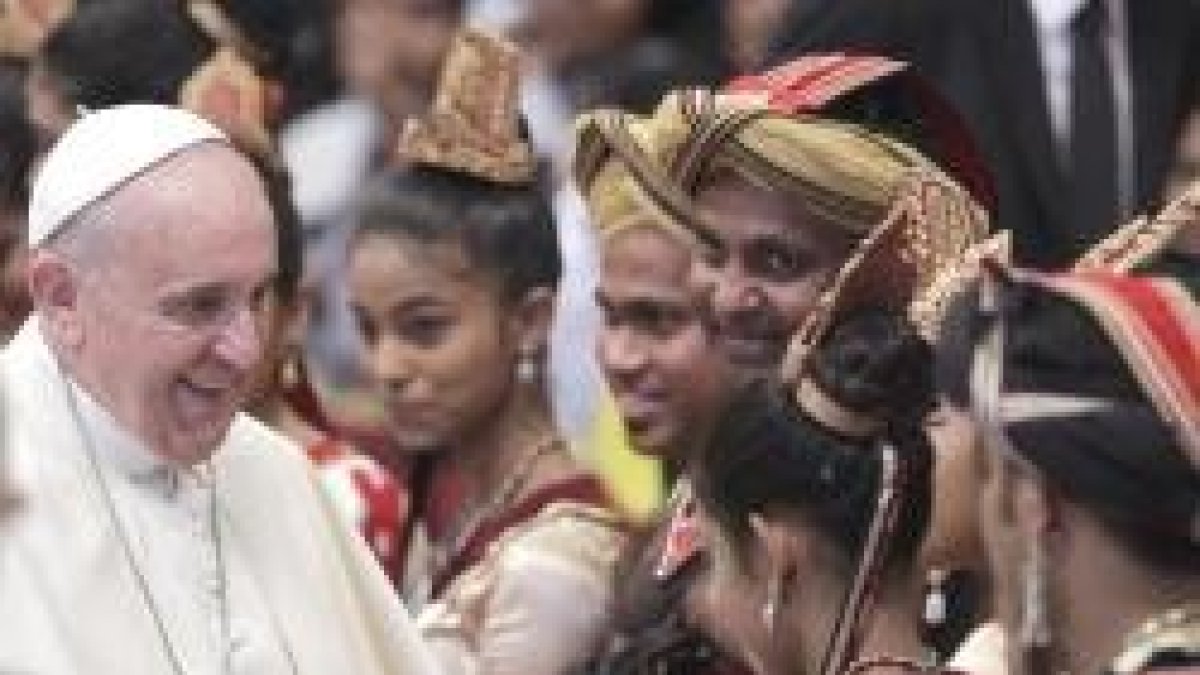 El Papa Francisco recibió a la comunidad de Sri Lanka en Italia y aceptó su invitación a ir a su país