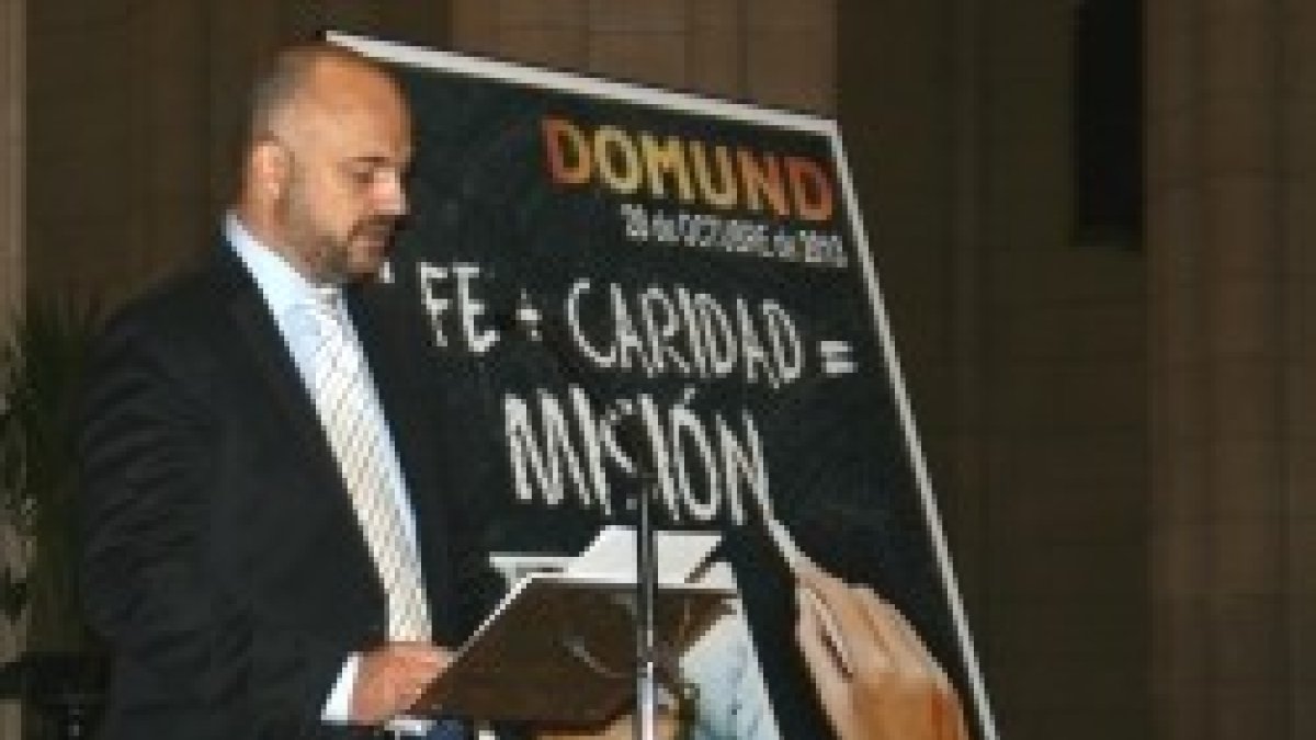 El popular locutor Javi Nieves leyó el Pregón del Domund 2013 en la catedral de Madrid