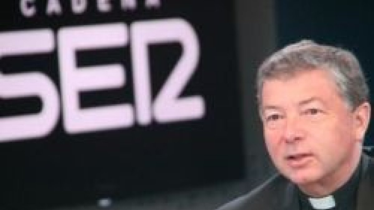 Al obispo Martínez Camino le queda sólo un mes como portavoz de la Conferencia Episcopal