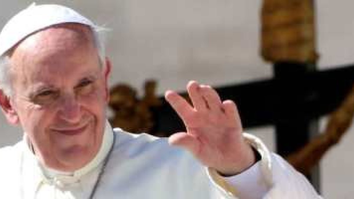 El Papa Francisco cumple un año de pontificado y dice que no quiere que se le vea como un Supermán