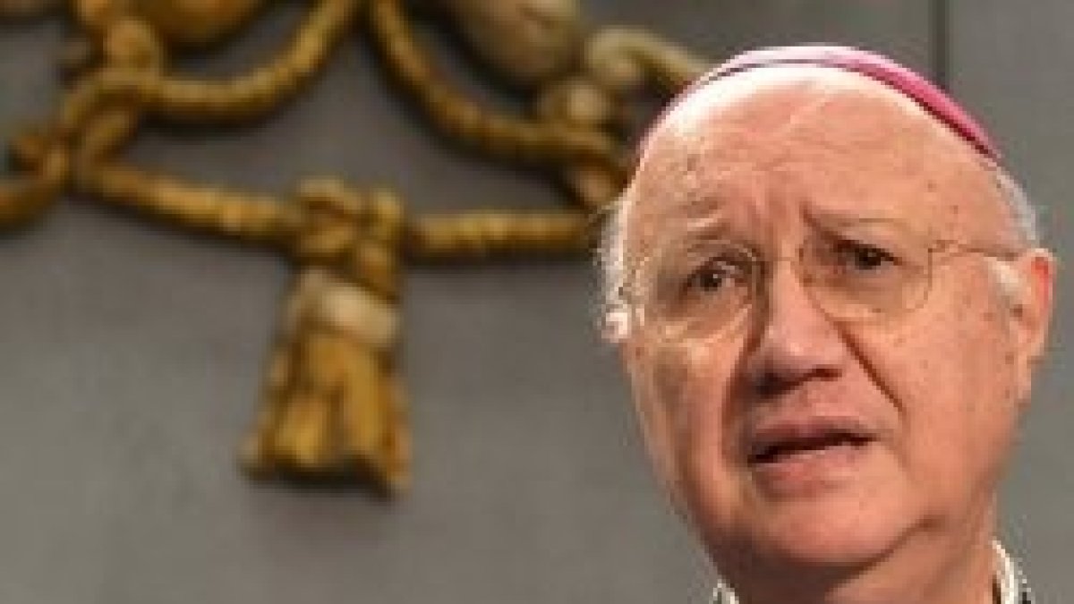 Monseñor Celli preside el Pontificio Consejo de Comunicaciones Sociales - pide testimonio de la ternura de Dios en Internet