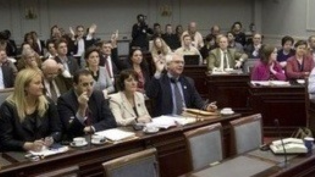 Matar a niños porque lo piden con su discernimiento... la foto es de la votación previa, en noviembre, en el comité de asuntos sociales del Parlamento belga