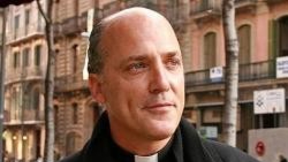 El padre José Pedro Manglano es un entusiasta de convertir las devociones populares y de tiempos litúrgicos en apps de iPhone