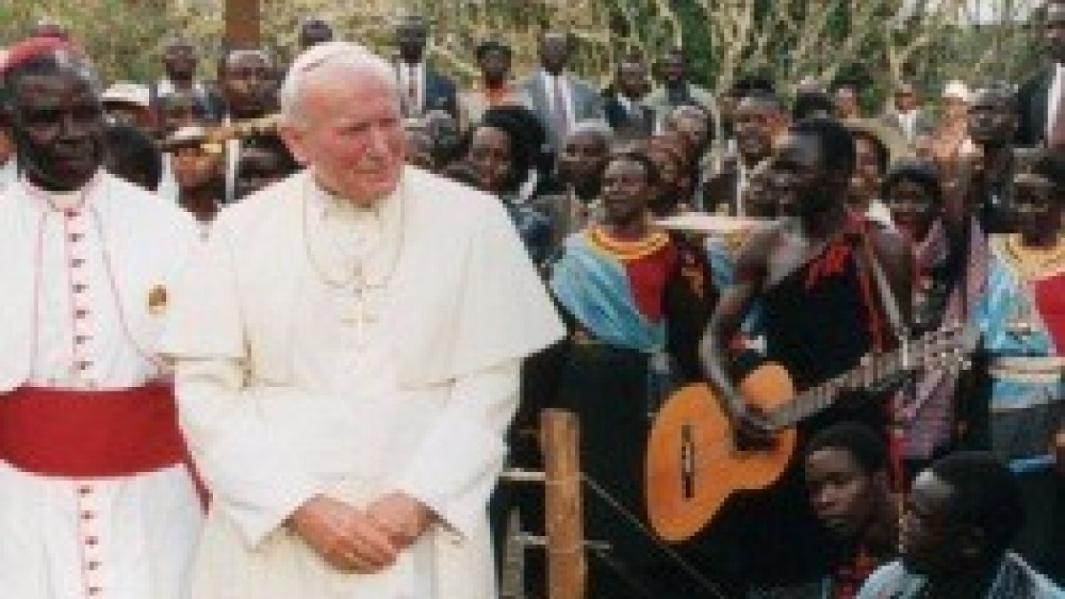 Juan Pablo II en una de sus visitas a Kenia
