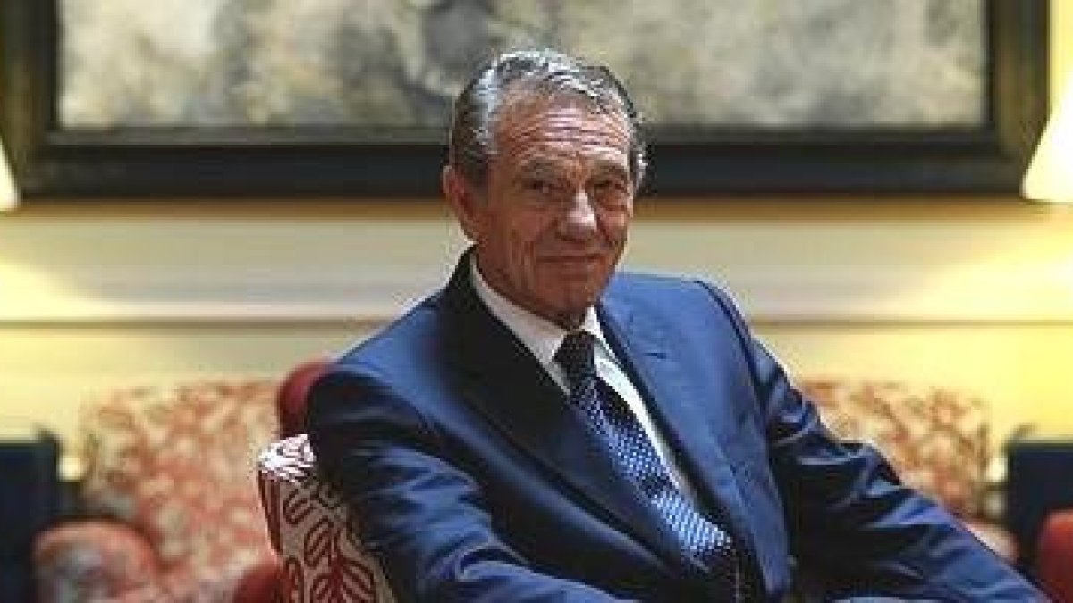 Joaquín Navarro-Valls, laico y español, dio cara y voz a los comunicados del Vaticano durante 22 años