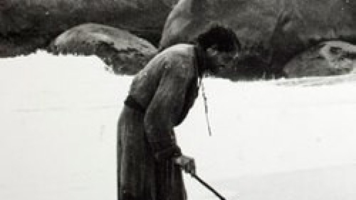 Anchieta escribe su himno a la Virgen en la arena... una imagen fundacional de Brasil, en la película José do Brasil