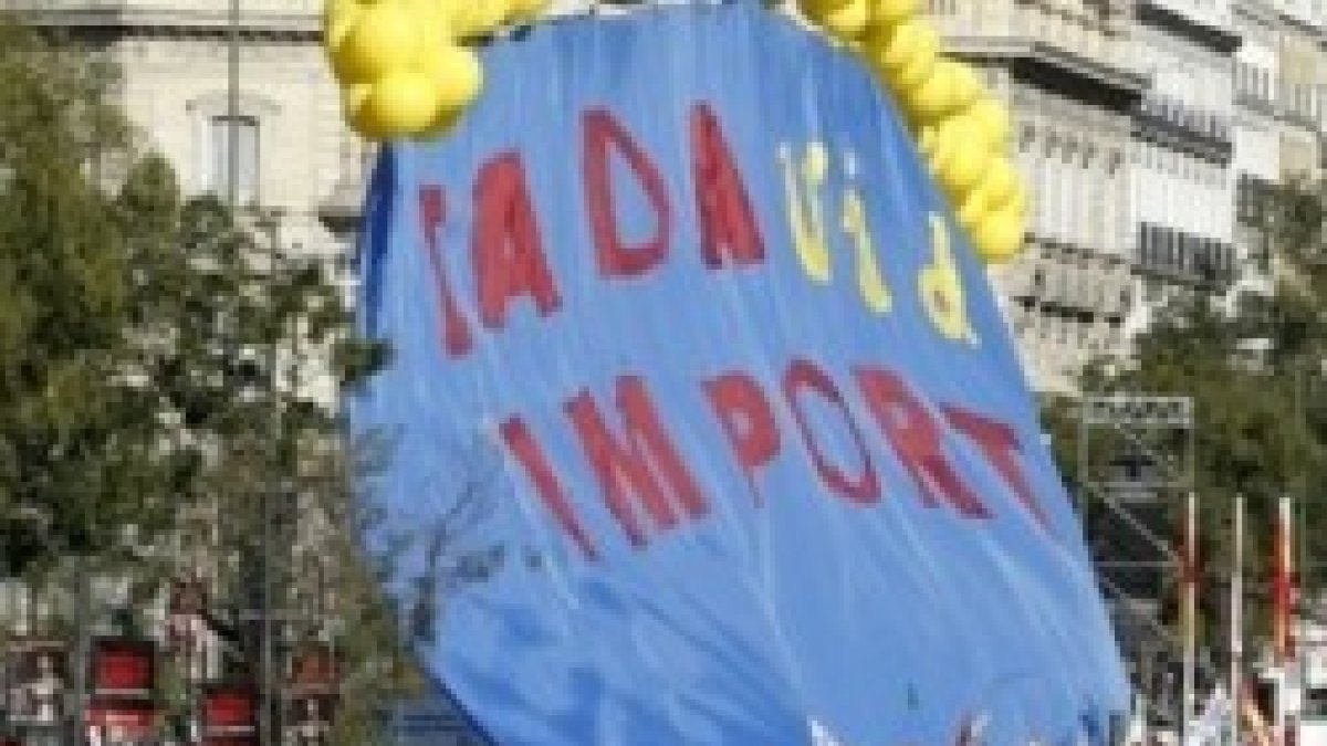 Macromanifestación en 2009 contra el aborto en Madrid, cientos de miles de personas con el lema Cada Vida Importa