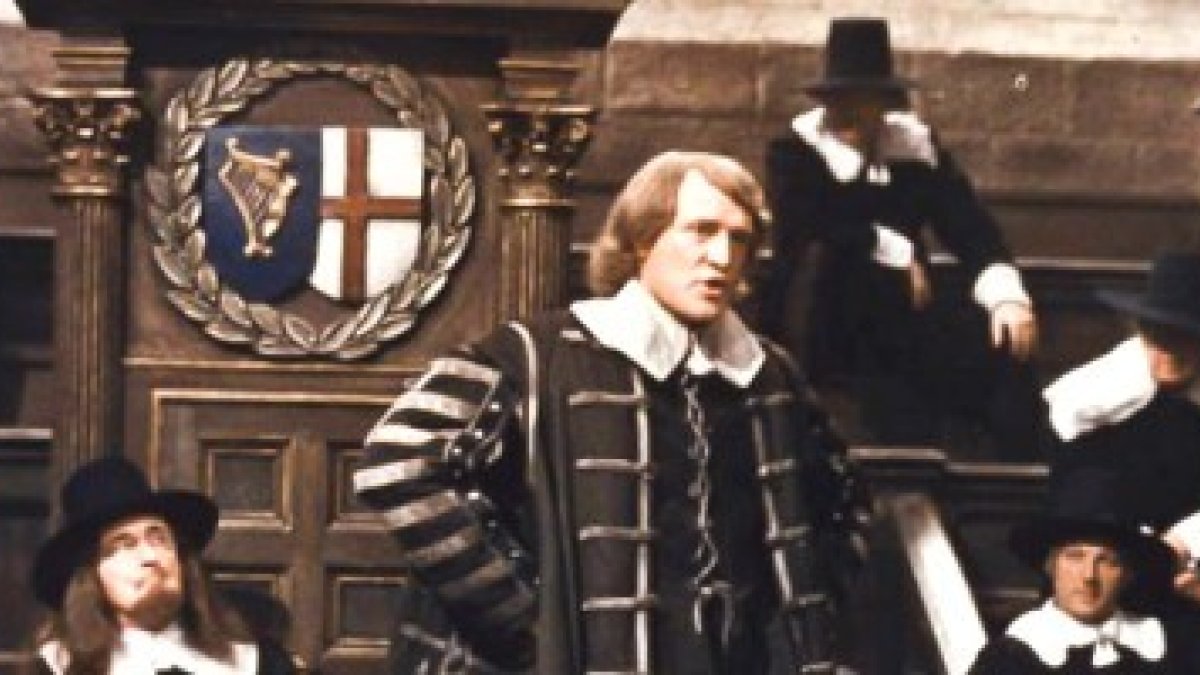 Richard Harris, en la película de 1970, como el dictador republicano Olivier Cromwell, en un parlamento controlado por los puritanos