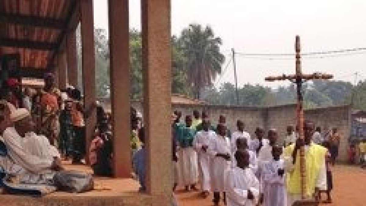 Procesión en una parroquia centroafricana repleta de refugiados musulmanes