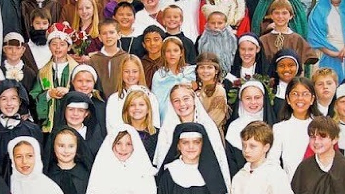 Disfrazarse de santo es más divertido que de monstruo - son muchos, variados, y cada uno tiene un nombre y una gran historia