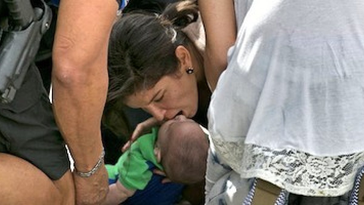 Pamela veía morir a su sobrino y no paró hasta salvarlo.