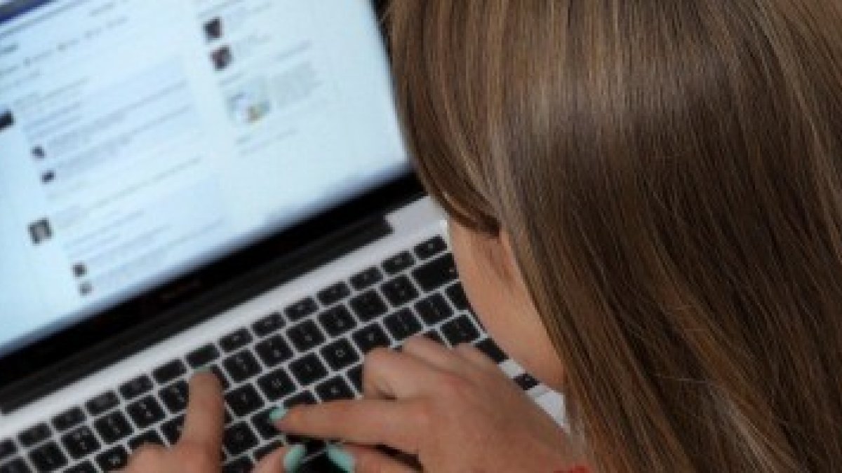 Facebook no es para hablar de Dios, sino para hablar de ti... pero puedes hablar de lo que Dios hace en ti, y lo que tú haces en Dios