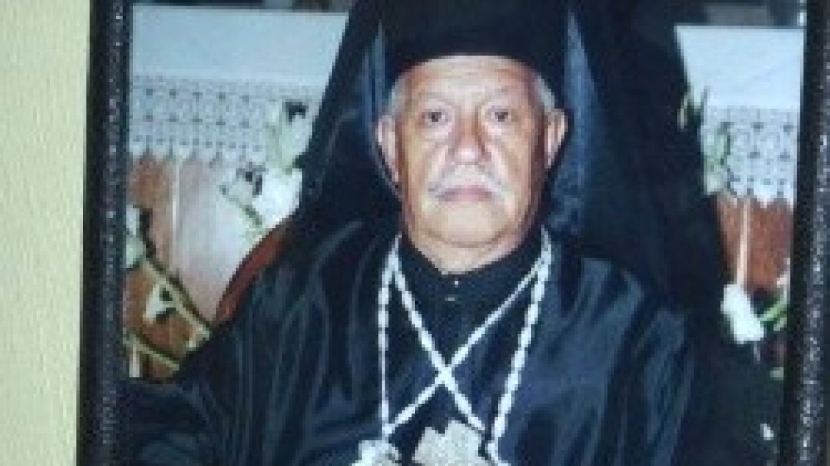 Girón, caracterizado como obispo ortodoxo, en una foto expuesta en su velatorio