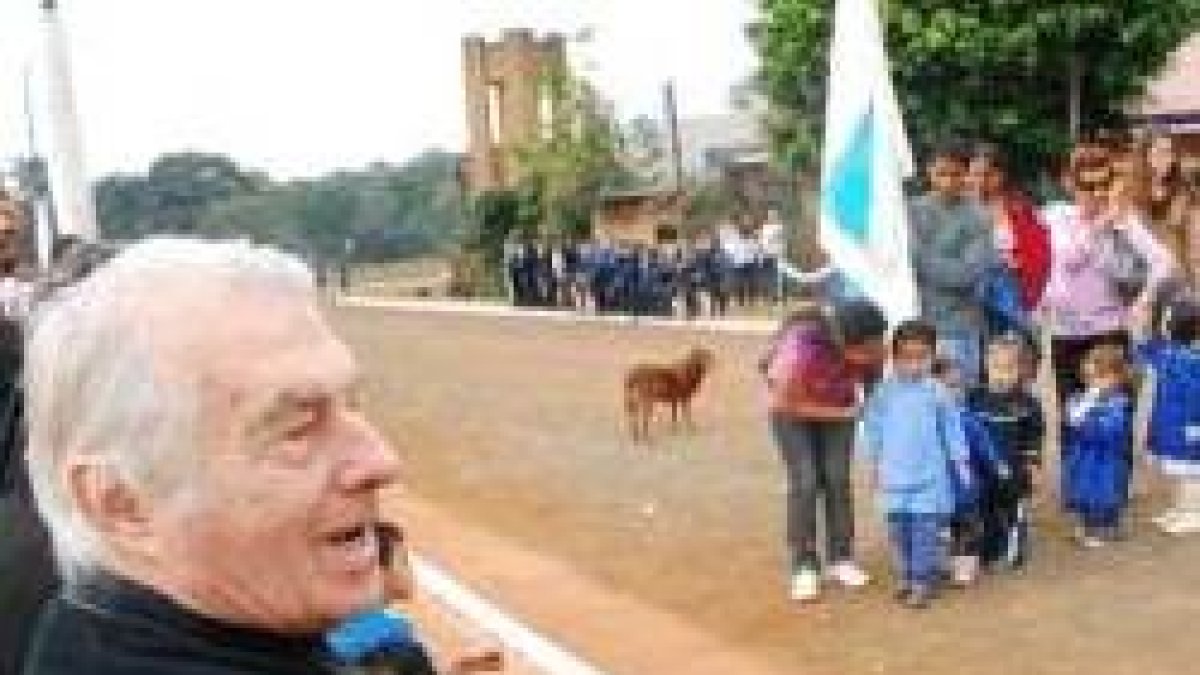 El padre Juan Markievich tiene muy claro el tipo de profesorado que quiere para el colegio que fundó