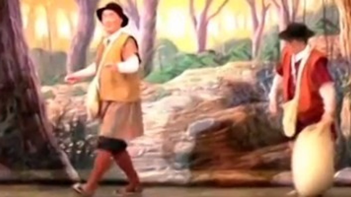 Durante la función se cantó una canción por la independencia.