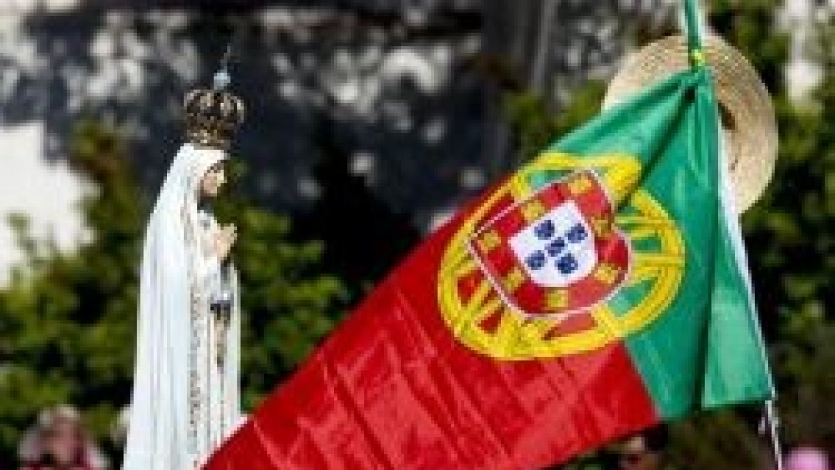 Peregrinos en el santuario de Fátima, una actividad que el Parlamento portugués reconoce y aprecia