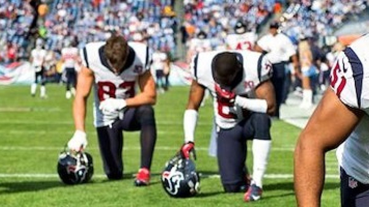Una pequeña oración antes del partido, costumbre cada vez más frecuente.