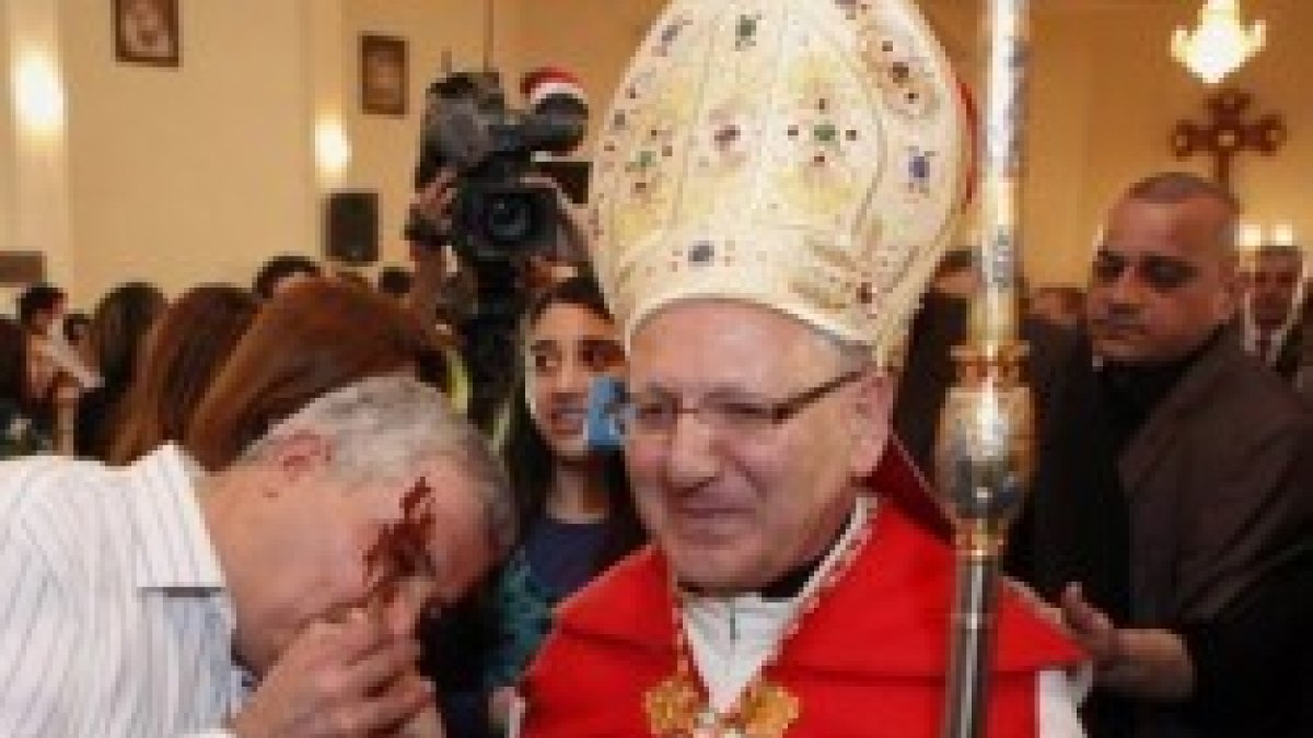 El Patriarca Sako en una celebración católica caldea
