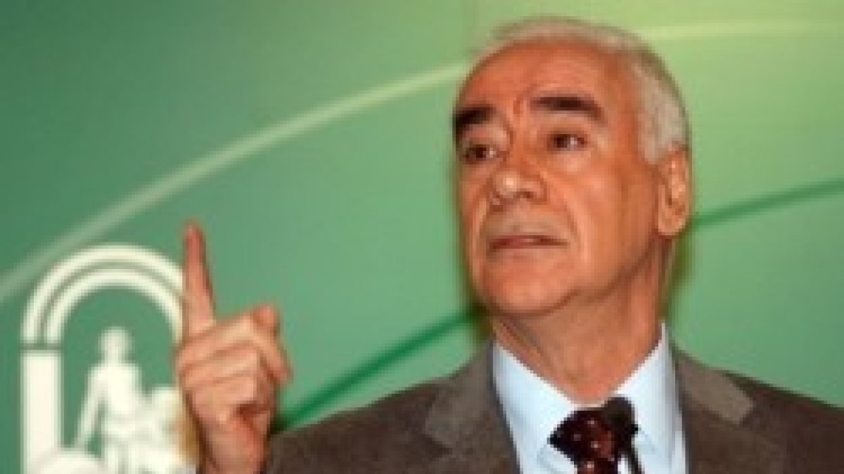 Luciano Alonso, consejero de Educación de Andalucía - la ley de transexualidad fomenta la propaganda de ideología gay y transexual en los colegios contra los padres