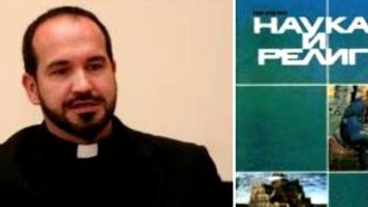 El hoy padre Alexey y las revistas donde -buscando entre líneas- podía averiguar algo sobre Jesús