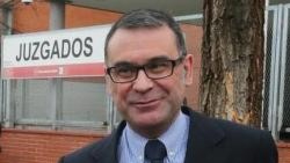 José María Fraile, el alcalde socialista de Parla, embarcado en una cruzada contra la única escuela católica de la ciudad