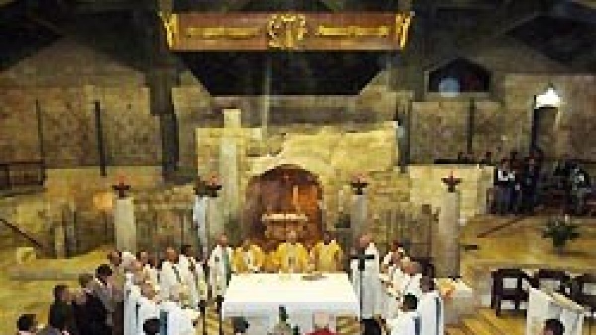 Misa en la gruta de Nazaret.
