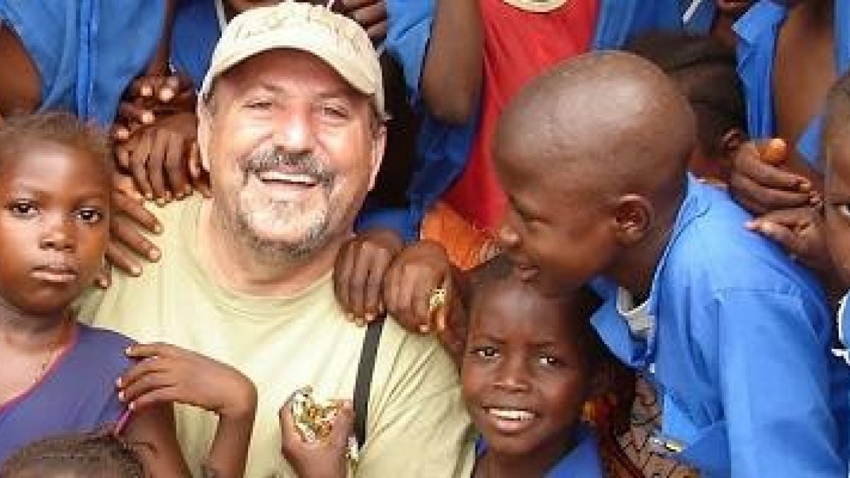 José Luis Garayoa, sacerdote misionero de los agustinos recoletos, en su misión en Sierra Leona