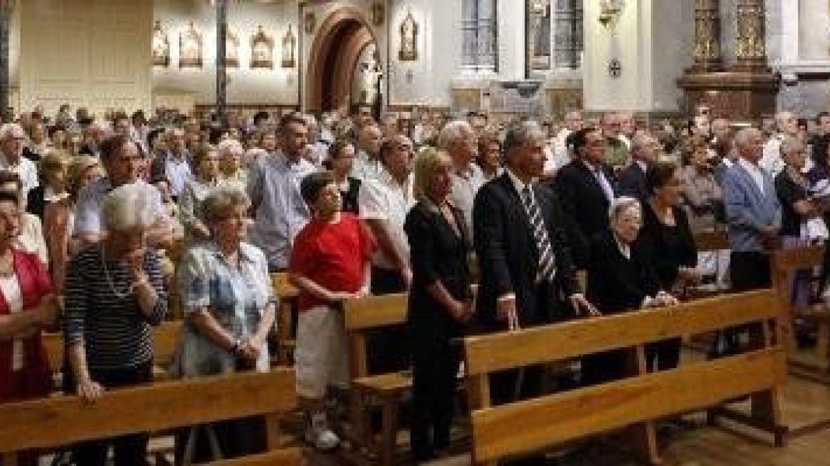 Entre un 70 y un 75 por ciento de españoles se declaran católicos, y de ellos un 15 por ciento van a misa cada domingo