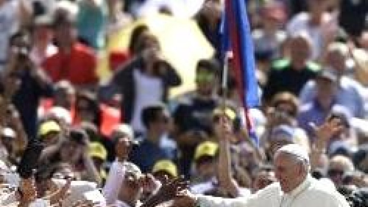 En las audiencias de los miércoles el Papa Francisco se trata de cerca con la gente