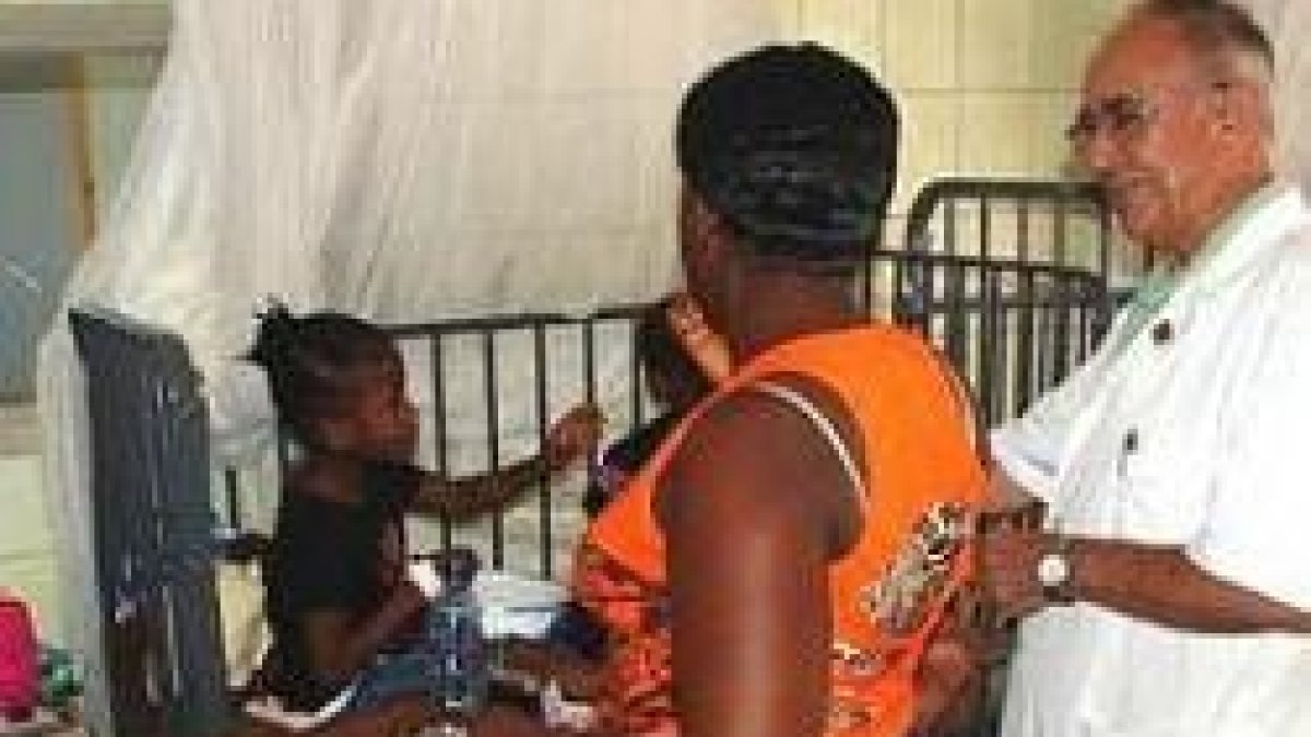 Miguel Pajares cuando estaba sano y atendía a sus pacientes en Liberia