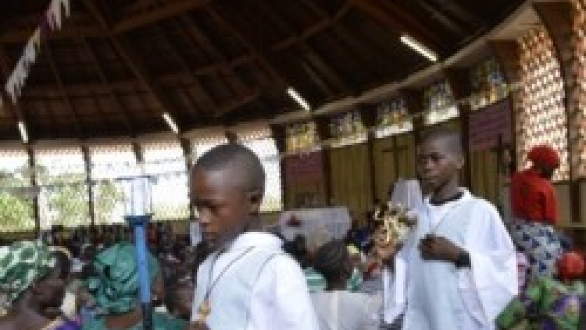 Detalle de la misa de Pascua en la catedral de Bambari hace unos meses