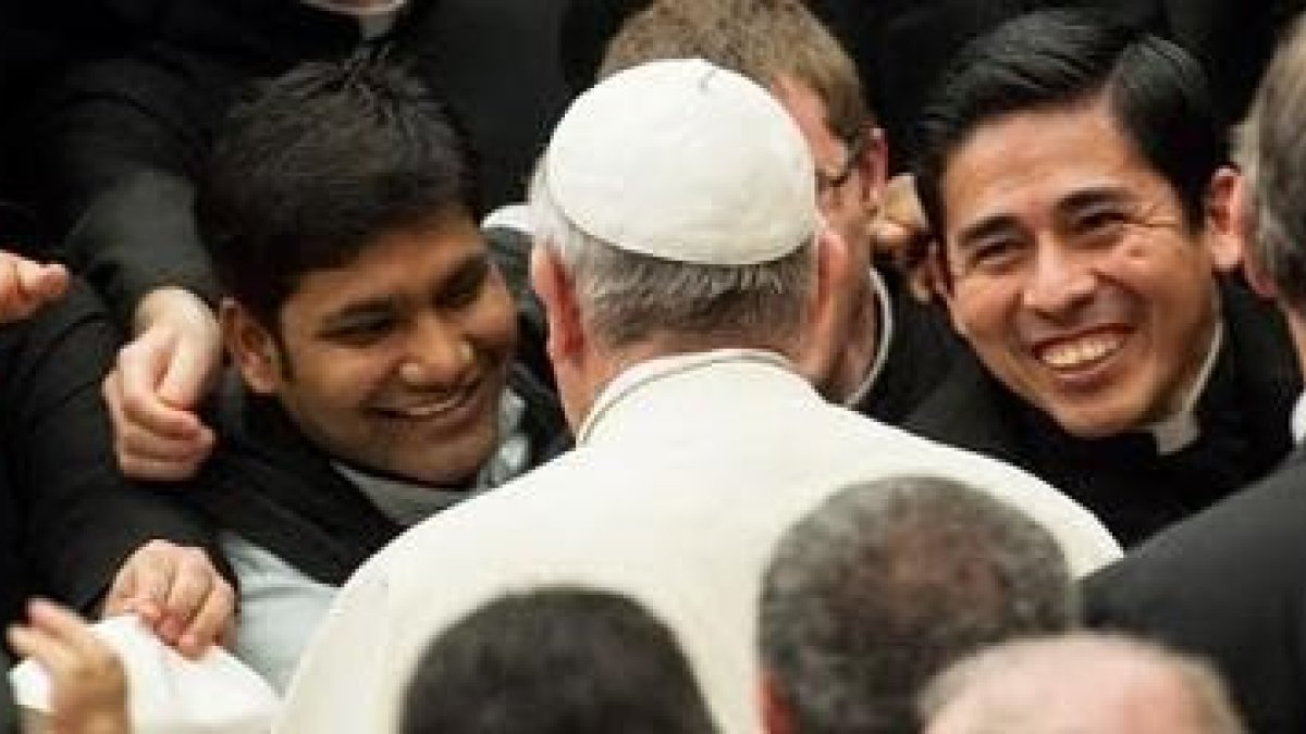 El Papa con sacerdotes y seminaristas en Roma... estudiar en Roma es una experiencia única para cualquier seminarista